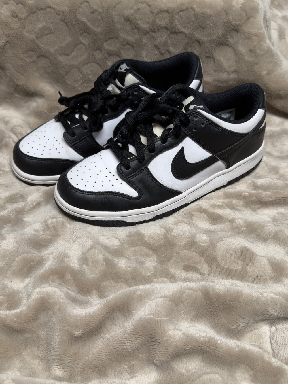 Nike Black/White Dunk-Style Low Top Sneakers